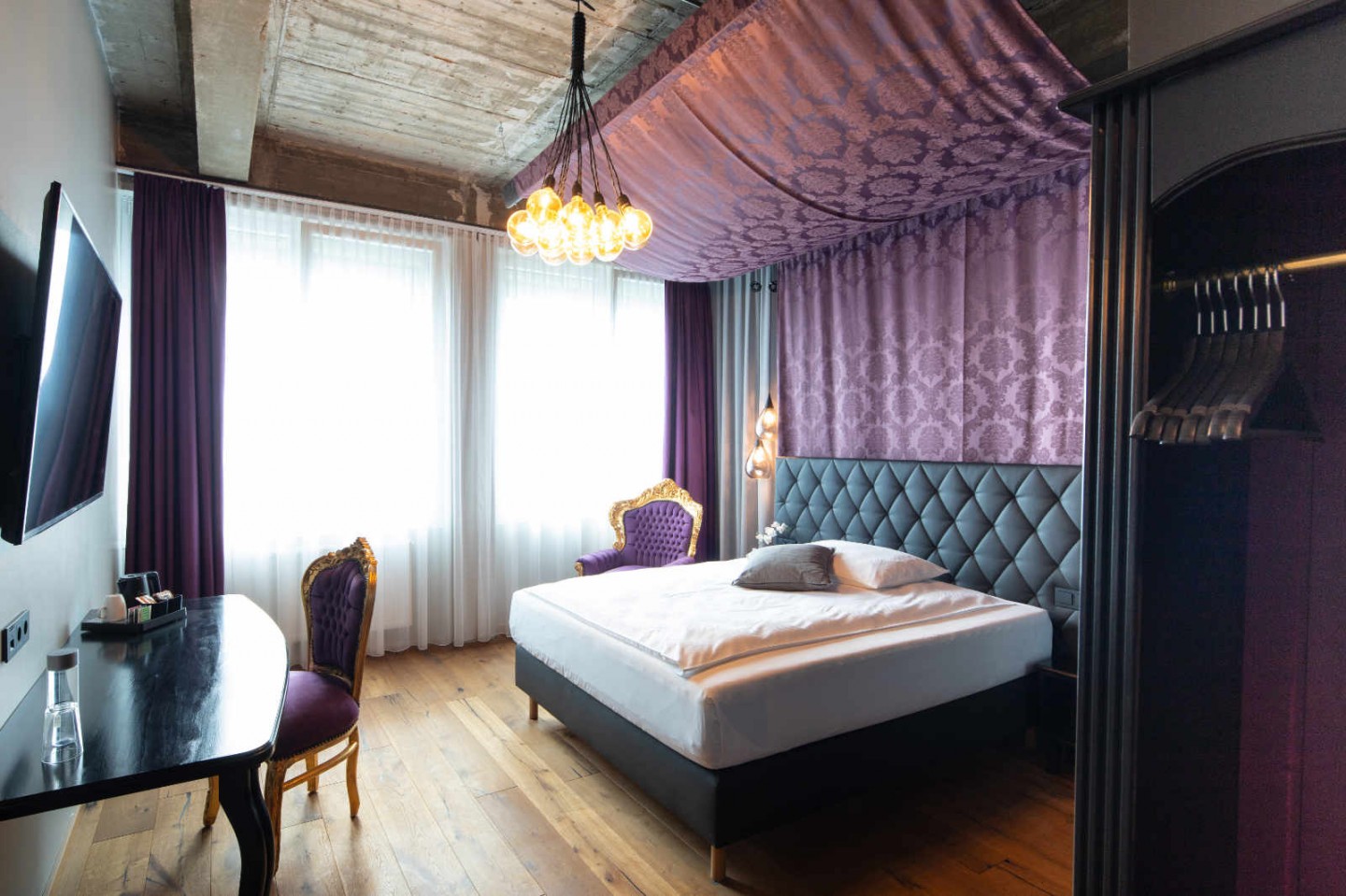 Suit mit Himmelbett im Loftstyle Hotel Hannover