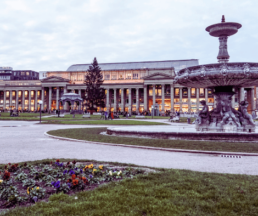Stuttgarter Schlossplatz mit Blick auf den Königsbau