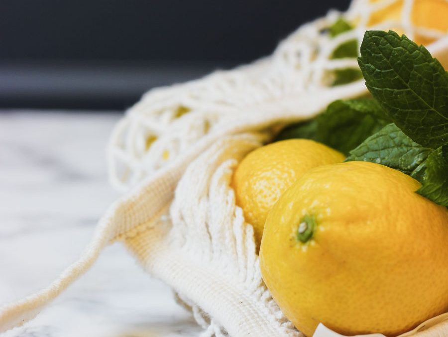 Zitronen in einem Einkaufsnetz